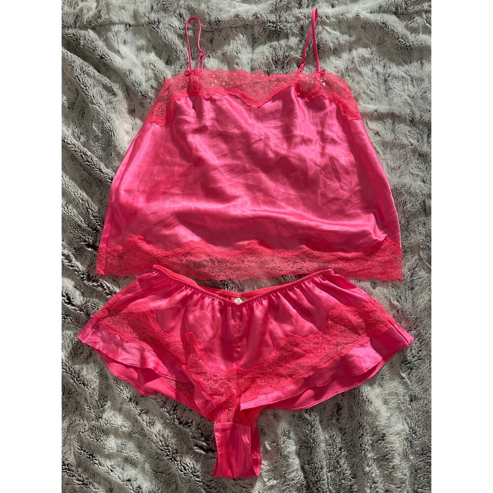 Vintage Victoria’s Secret two-piece lace sleep set size medium‎ ￼